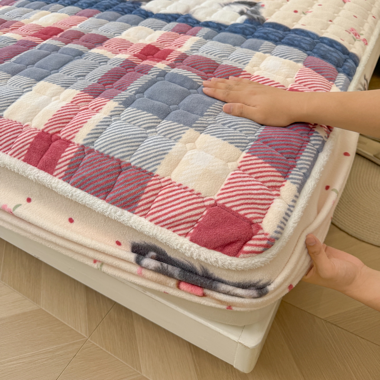 91家纺网 家纺一手货源 找家纺 LIFE.丽芙 2025秋冬新款牛奶绒加厚夹棉单床笠印花款床垫子保护套秋冬保暖床罩子三件套 修狗