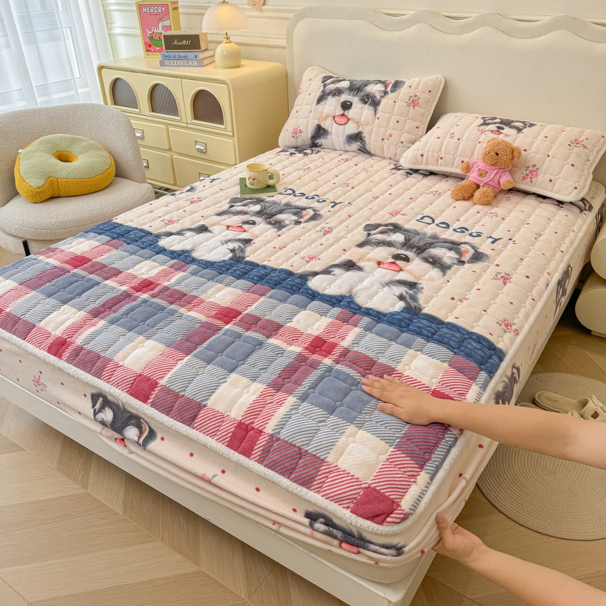 91家纺网 家纺一手货源 找家纺 LIFE.丽芙 2025秋冬新款牛奶绒加厚夹棉单床笠印花款床垫子保护套秋冬保暖床罩子三件套 修狗