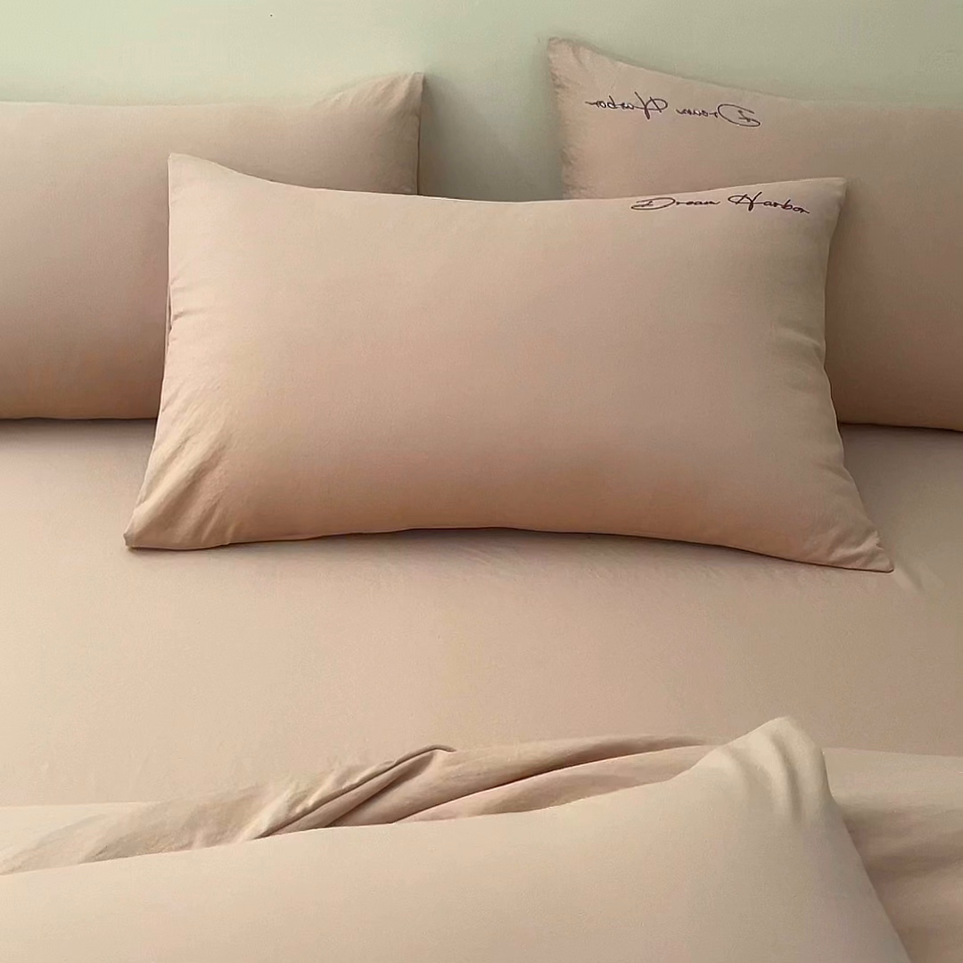 91家纺网 家纺一手货源 找家纺 （总）卡初家居（原微来） 2025新款秋冬A类母婴级磨毛加厚亲肤棉简约刺绣四件套(提供买家秀)