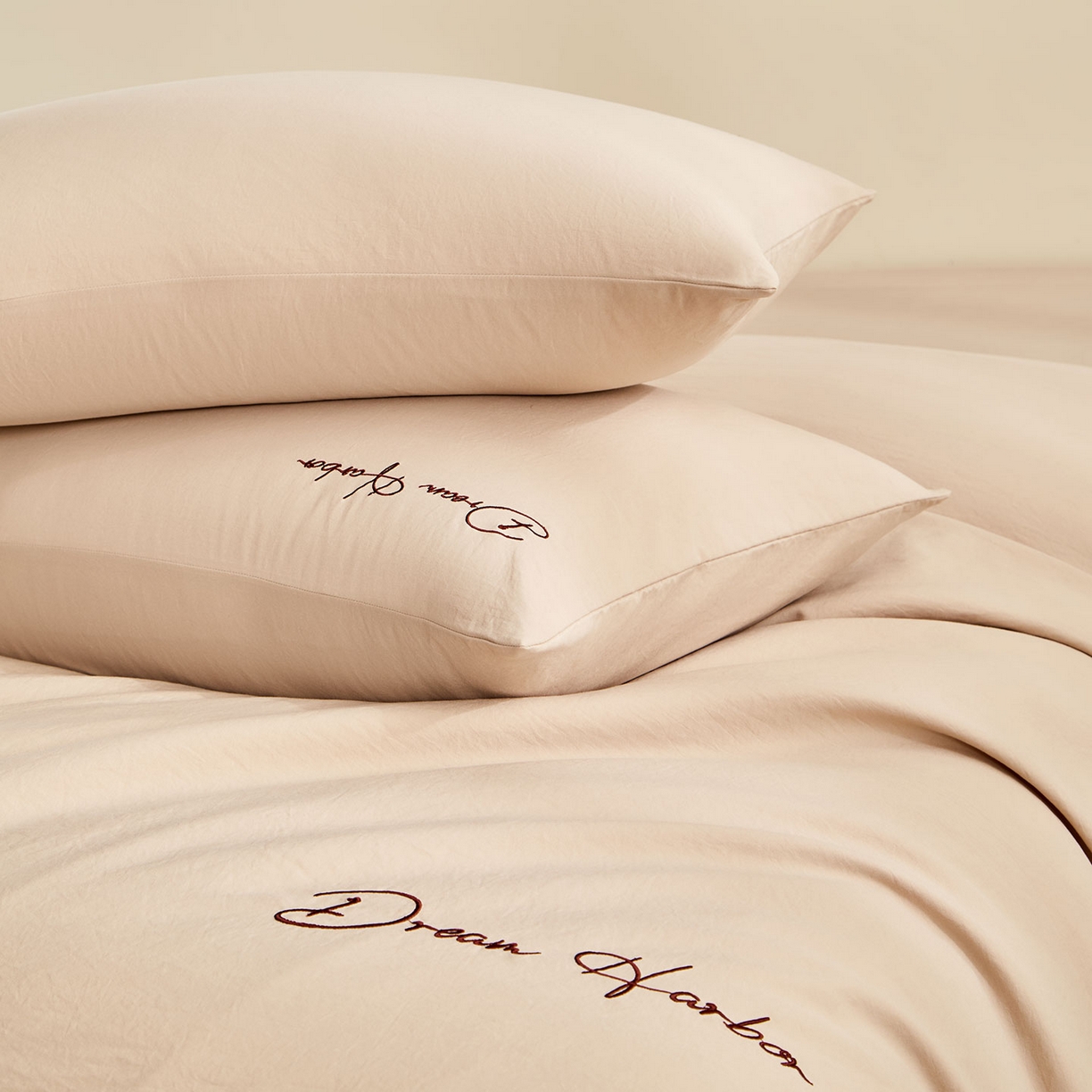 91家纺网 家纺一手货源 找家纺 （总）卡初家居（原微来） 2025新款秋冬A类母婴级磨毛加厚亲肤棉简约刺绣四件套(提供买家秀)