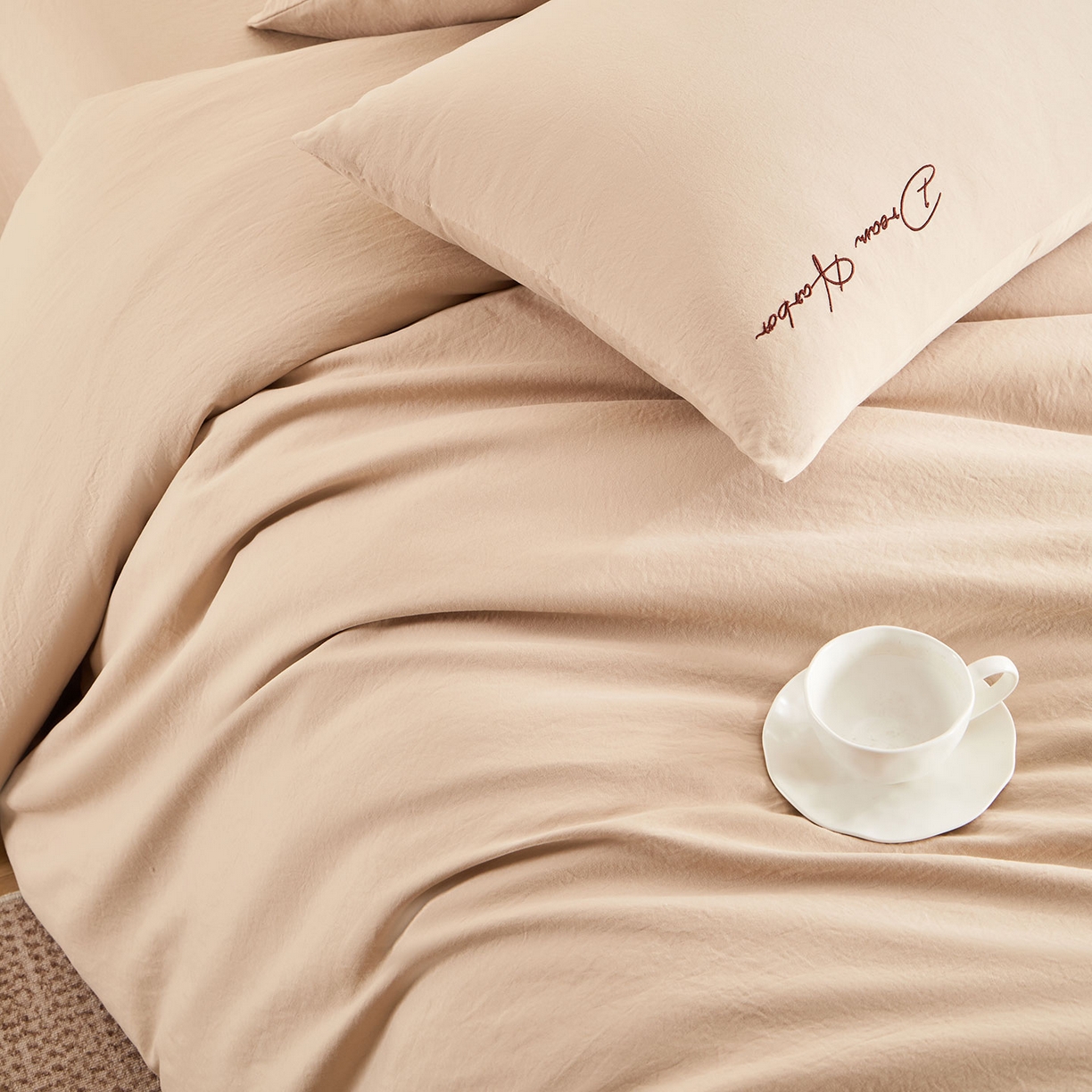 91家纺网 家纺一手货源 找家纺 （总）卡初家居（原微来） 2025新款秋冬A类母婴级磨毛加厚亲肤棉简约刺绣四件套(提供买家秀)