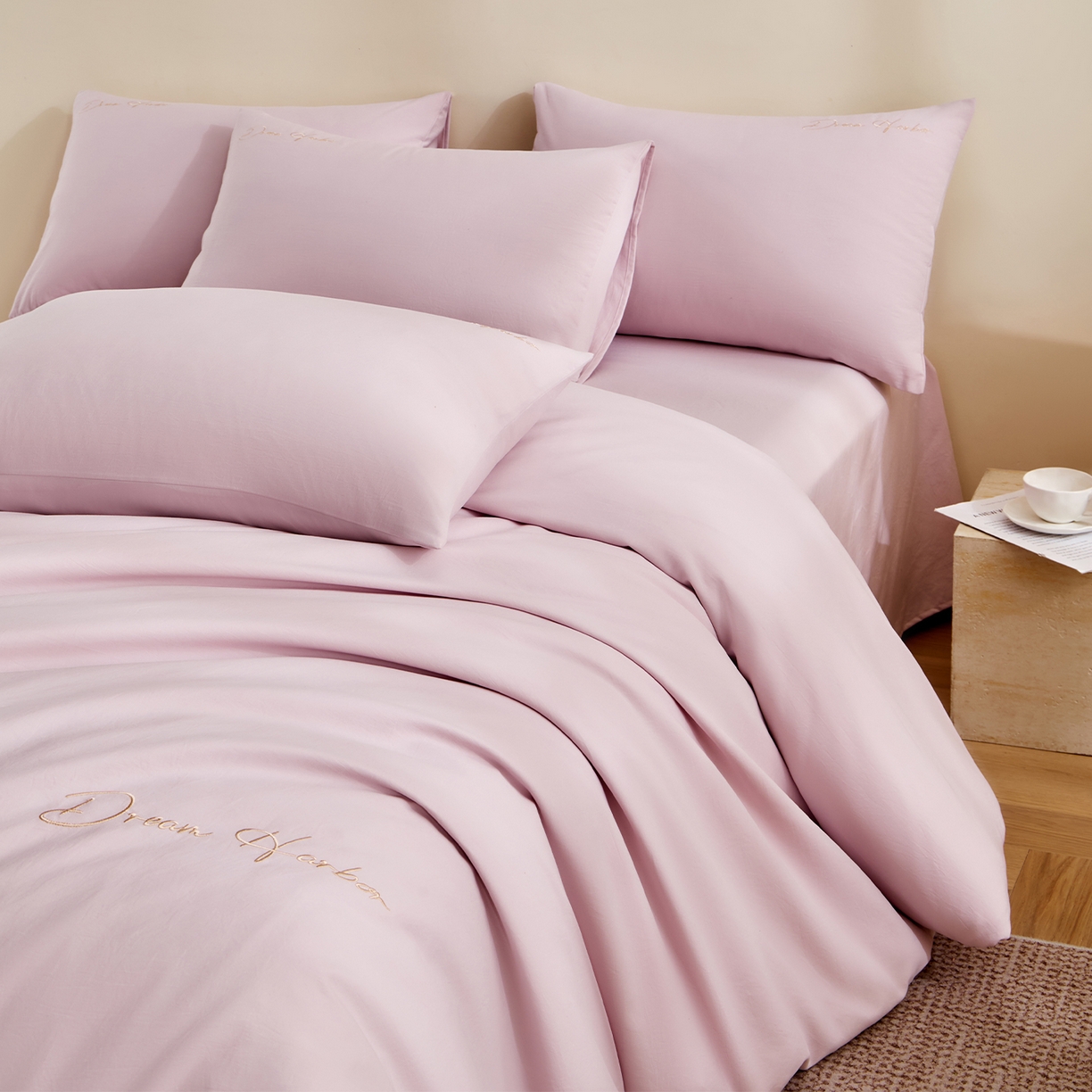 91家纺网 家纺一手货源 找家纺 （总）卡初家居（原微来） 2025新款秋冬A类母婴级磨毛加厚亲肤棉简约刺绣四件套(提供买家秀)