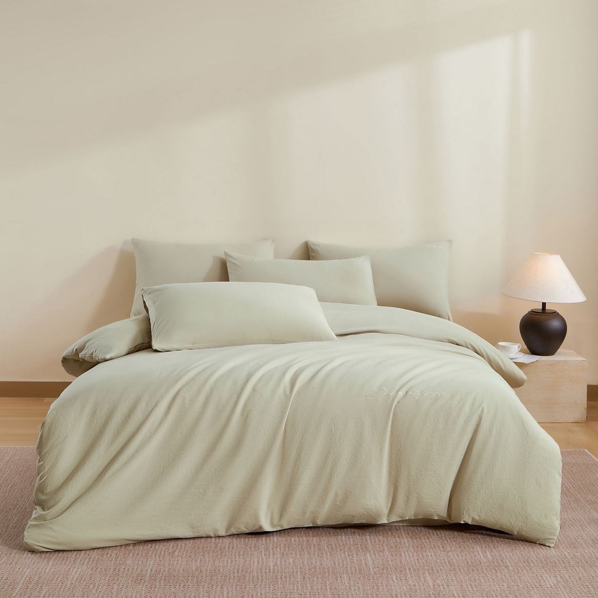 91家纺网 家纺一手货源 找家纺 卡初家居（原微来） 2025新款秋冬A类母婴级磨毛加厚亲肤棉简约刺绣四件套(提供买家秀) 港湾-艾草绿