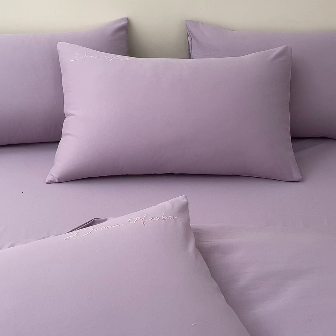 91家纺网 家纺一手货源 找家纺 卡初家居（原微来） 2025新款秋冬A类母婴级磨毛加厚亲肤棉简约刺绣四件套(提供买家秀) 港湾-丁香紫