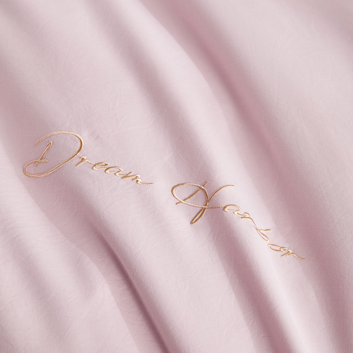 91家纺网 家纺一手货源 找家纺 卡初家居（原微来） 2025新款秋冬A类母婴级磨毛加厚亲肤棉简约刺绣四件套(提供买家秀) 港湾-奶油粉