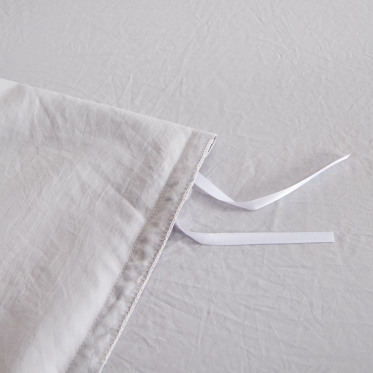 91家纺网 家纺一手货源 找家纺 卡初家居（原微来） 2025新款秋冬A类母婴级磨毛加厚亲肤棉简约刺绣四件套(提供买家秀) 港湾-浅云灰