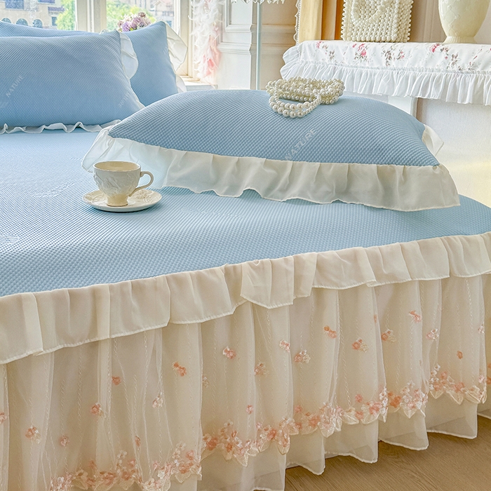 91家纺网 家纺一手货源 找家纺 （总）虹星家纺 2025新款A类冰感凉豆豆床裙席三件套-素夏