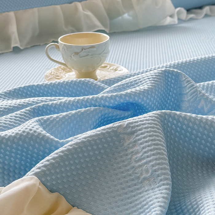 91家纺网 家纺一手货源 找家纺 虹星家纺 2025新款A类冰感凉豆豆床裙席三件套-素夏 素夏-天空蓝