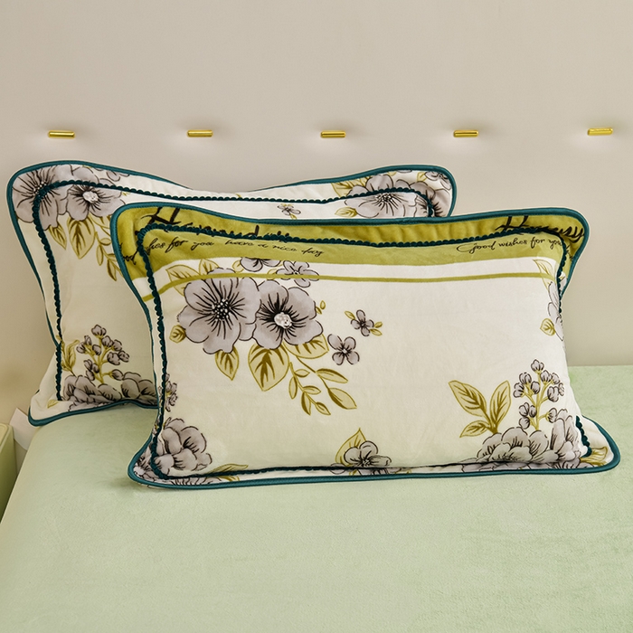 91家纺网 家纺一手货源 找家纺 赫本 2025新品8斤爆品牛奶绒四件套床裙款金雕绒法莱绒四套件 花开绽放