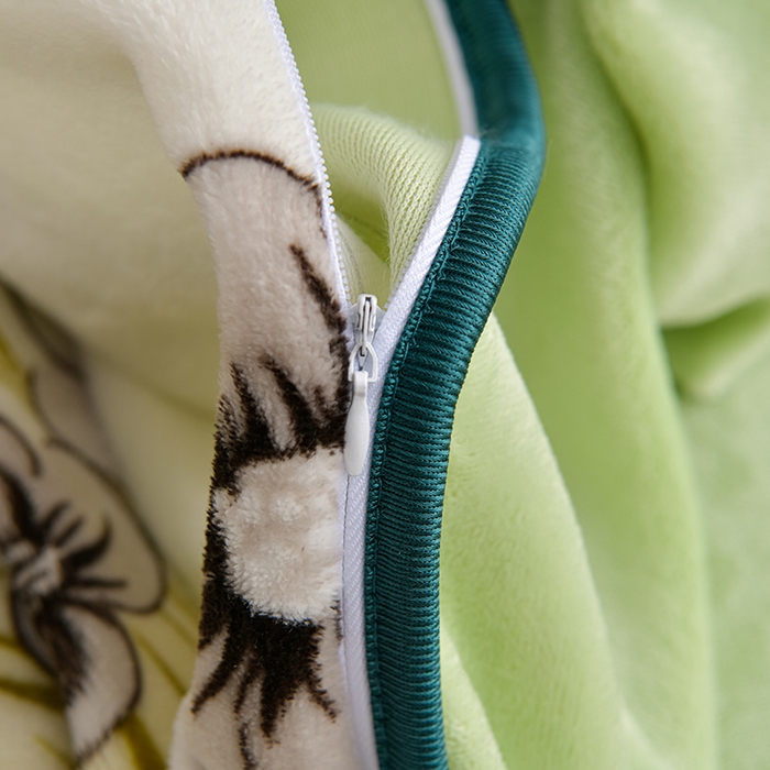 91家纺网 家纺一手货源 找家纺 赫本 2025新品8斤爆品牛奶绒四件套床裙款金雕绒法莱绒四套件 花开绽放