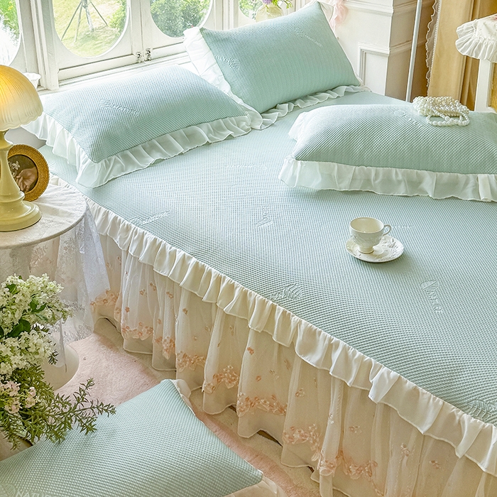 91家纺网 家纺一手货源 找家纺 虹星家纺 2025新款A类冰感凉豆豆床裙席三件套-素夏 素夏-青果绿