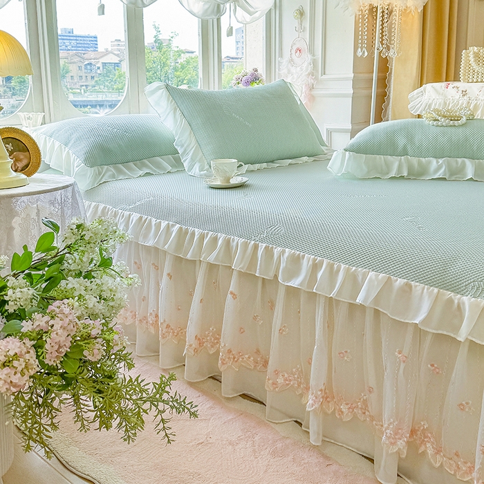 91家纺网 家纺一手货源 找家纺 虹星家纺 2025新款A类冰感凉豆豆床裙席三件套-素夏 素夏-青果绿