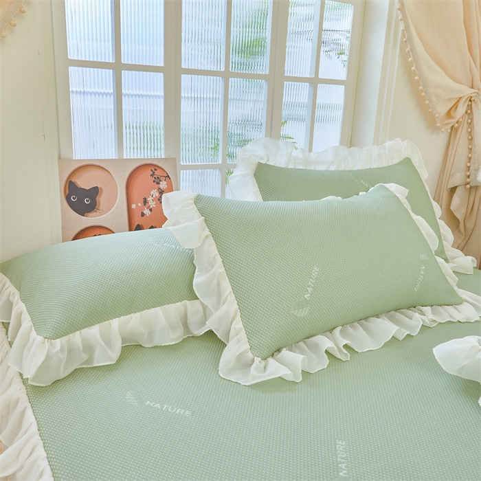 91家纺网 家纺一手货源 找家纺 虹星家纺 2025新款A类冰感凉豆豆床裙席三件套-素夏 素夏-抹茶绿