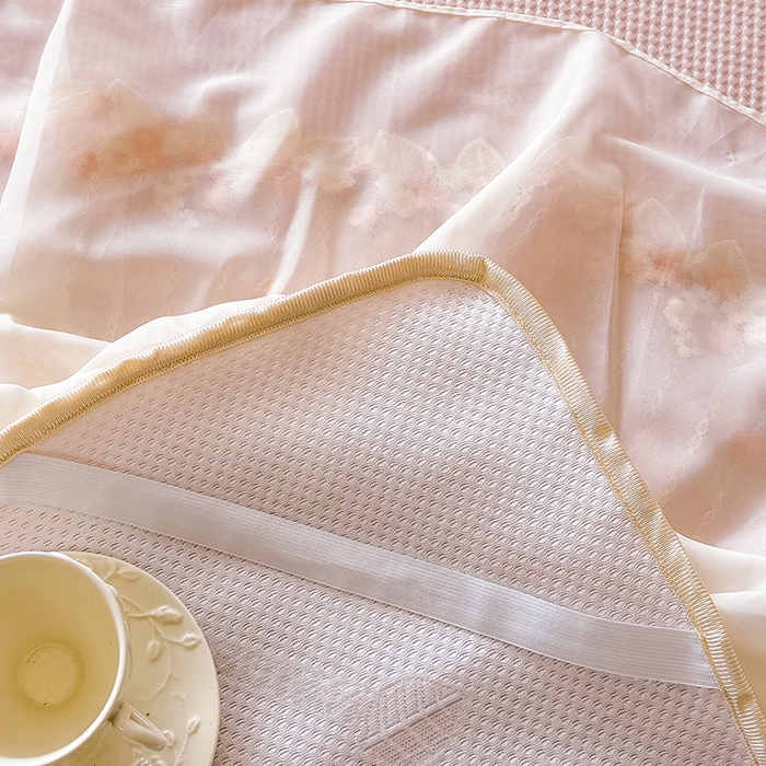 91家纺网 家纺一手货源 找家纺 虹星家纺 2025新款A类冰感凉豆豆床裙席三件套-素夏 素夏-蜜桃粉