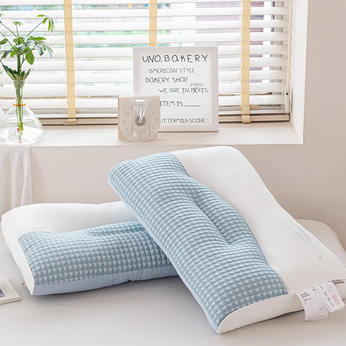 91家纺网 家纺一手货源 找家纺 （总）锦鲤枕芯 2025新款A类无荧光安颈1号凉豆豆玉米绒两用护颈枕芯