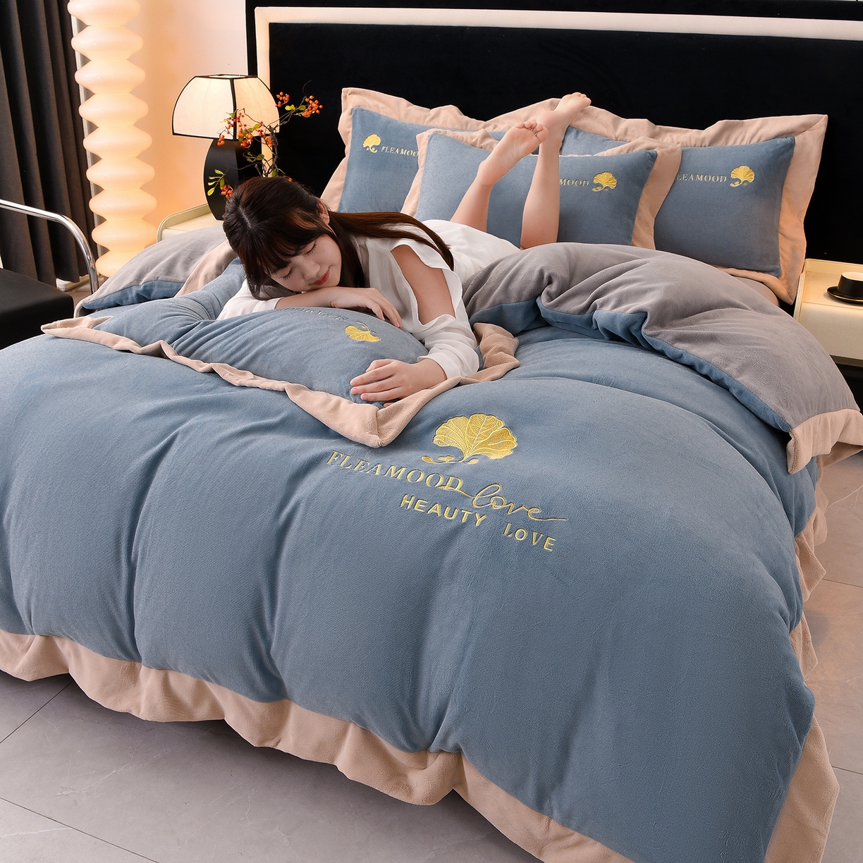 91家纺网 家纺一手货源 找家纺 湘雪家居  2025新款高克重纯色刺绣拼角床单床笠床盖款四件套 宾利兰