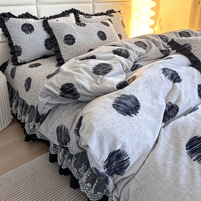 91家纺网 家纺一手货源 找家纺 梦柏家纺 2025新款牛奶绒夹棉床盖四件套 波点