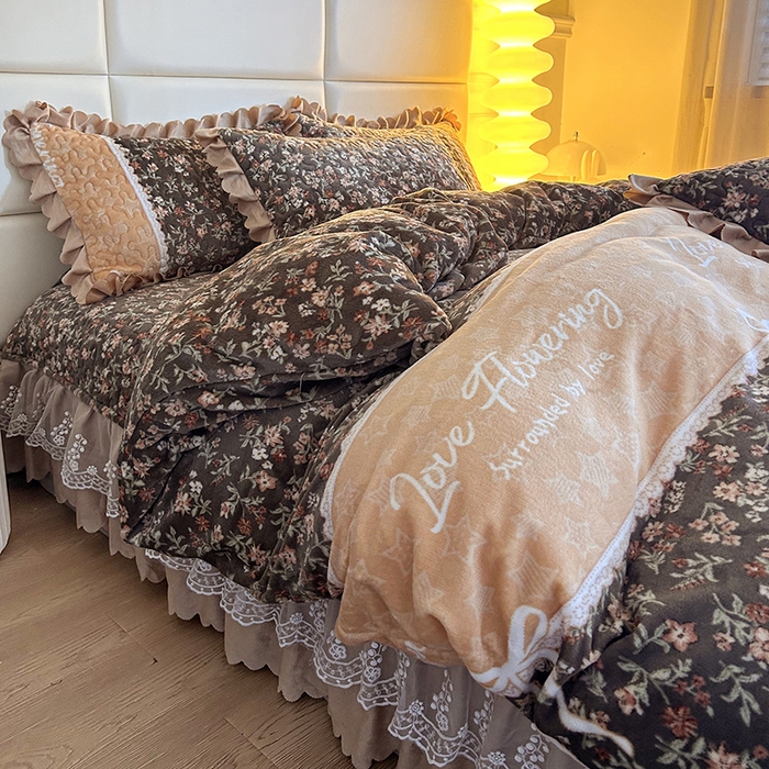 91家纺网 家纺一手货源 找家纺 梦柏家纺 2025新款牛奶绒夹棉床盖四件套 叠翠流金