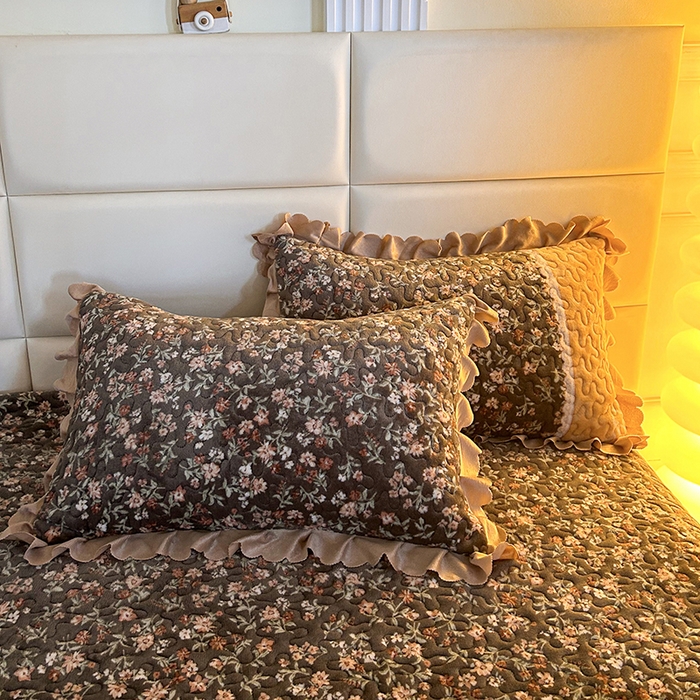 91家纺网 家纺一手货源 找家纺 梦柏家纺 2025新款牛奶绒夹棉床盖四件套 叠翠流金