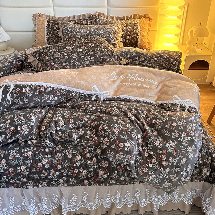 91家纺网 家纺一手货源 找家纺 梦柏家纺 2025新款牛奶绒夹棉床盖四件套 叠翠流金