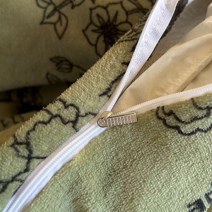 91家纺网 家纺一手货源 找家纺 梦柏家纺 2025新款牛奶绒夹棉床盖四件套 蝶枝翘