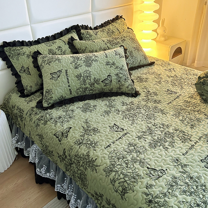 91家纺网 家纺一手货源 找家纺 梦柏家纺 2025新款牛奶绒夹棉床盖四件套 蝶枝翘