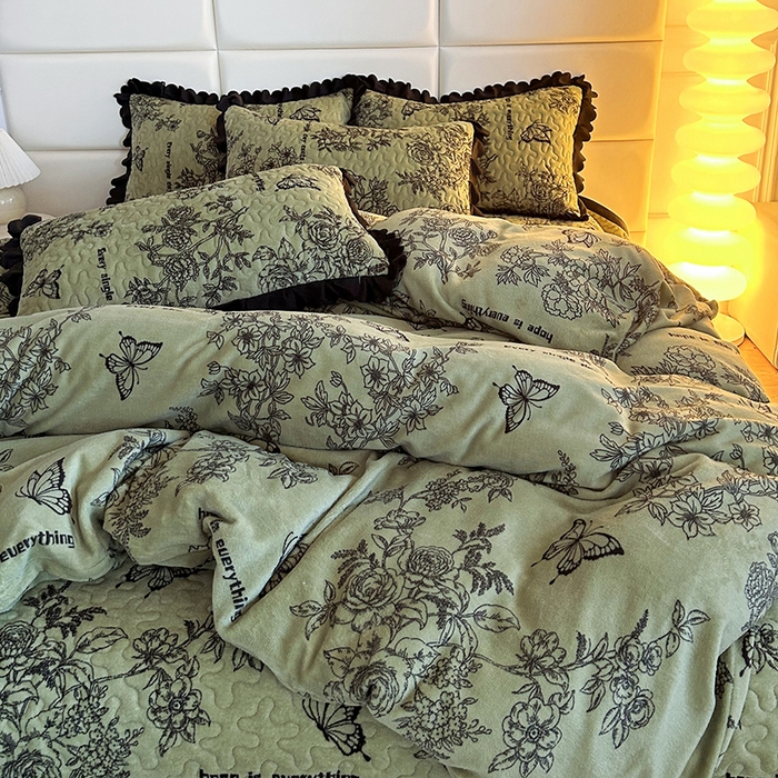 91家纺网 家纺一手货源 找家纺 梦柏家纺 2025新款牛奶绒夹棉床盖四件套 蝶枝翘