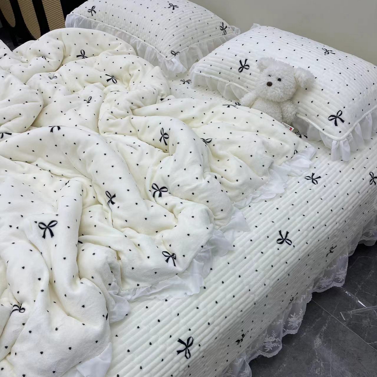 91家纺网 家纺一手货源 找家纺 （总）禧瑞谷 2025新款冬季牛奶绒双层蕾丝花边床盖三件套床盖四件套