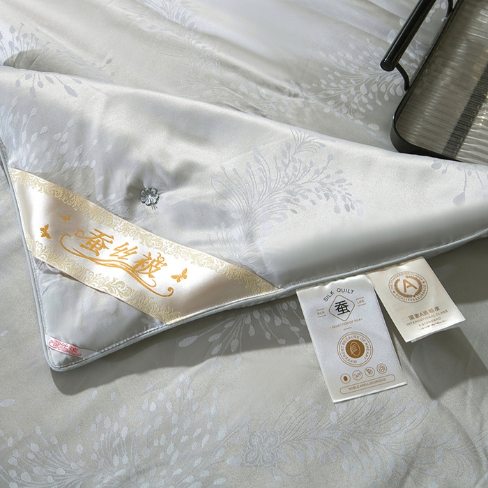91家纺网 家纺一手货源 找家纺 鑫田家纺 2025年新款提花蚕丝被100%桑蚕丝短丝被春秋被双人子母被二合一冬被礼品被夏凉被 欧若拉-灰
