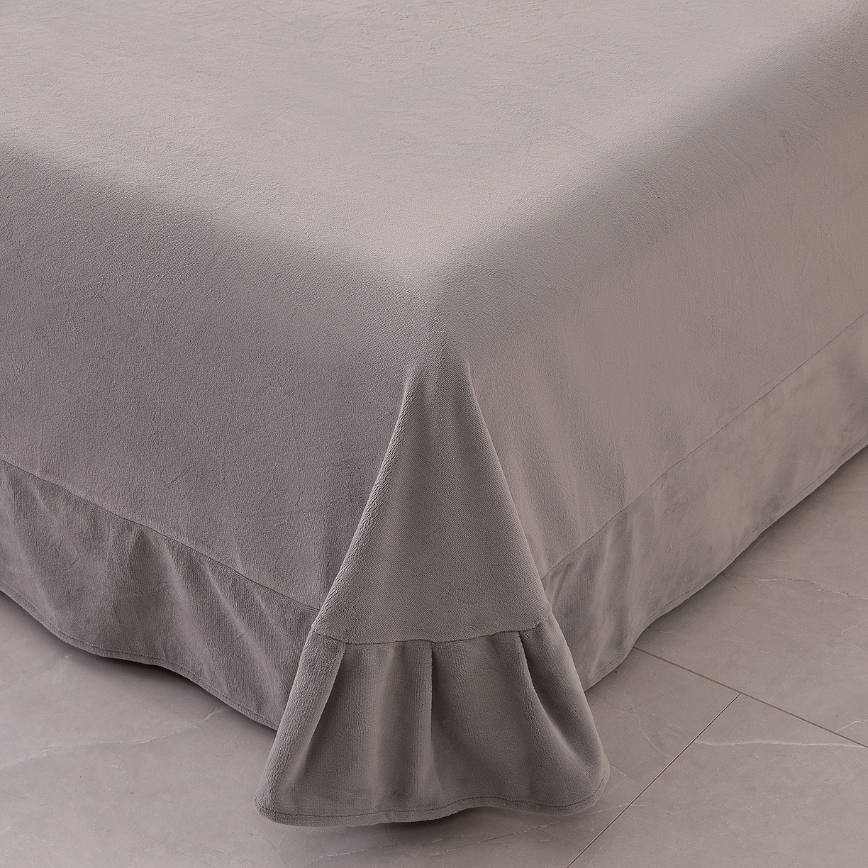 91家纺网 家纺一手货源 找家纺 湘雪家居  2025新款高克重纯色刺绣拼角床单床笠床盖款四件套 卡琪色