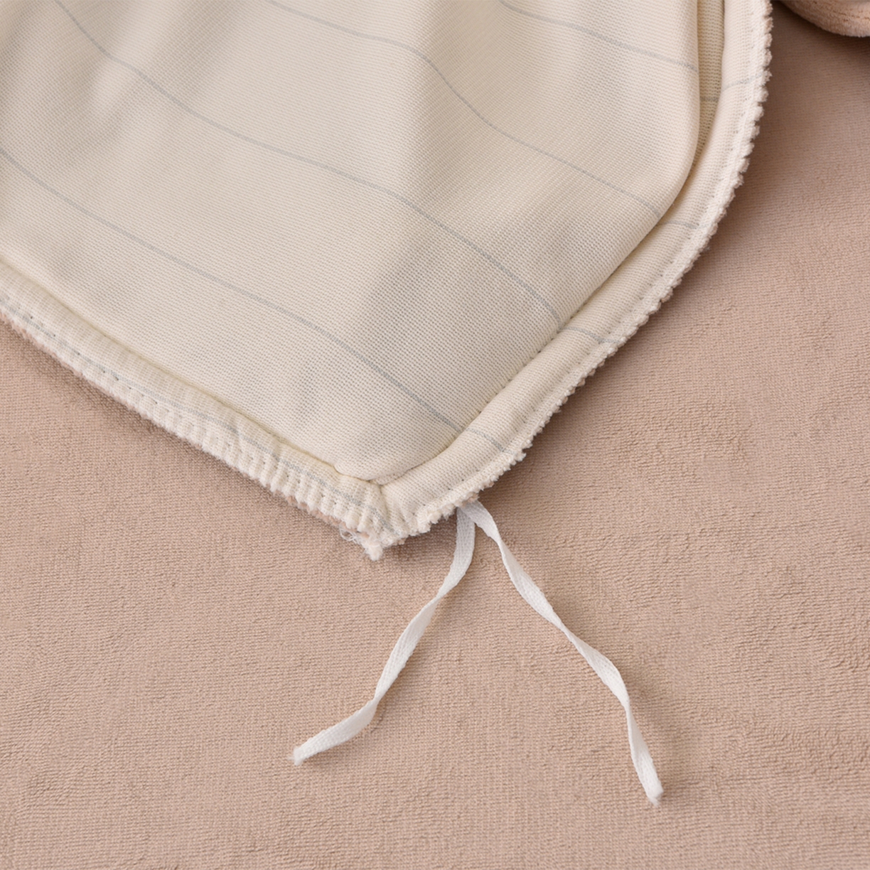 91家纺网 家纺一手货源 找家纺 湘雪家居  2025新款高克重纯色刺绣拼角床单床笠床盖款四件套 奶白色