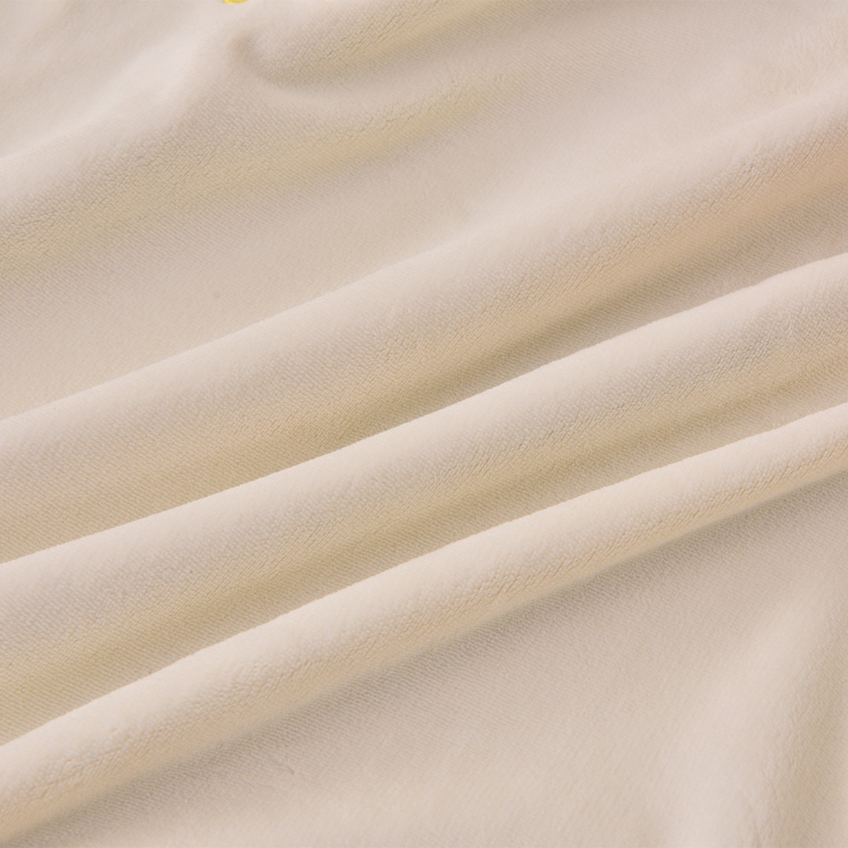 91家纺网 家纺一手货源 找家纺 湘雪家居  2025新款高克重纯色刺绣拼角床单床笠床盖款四件套 奶白色