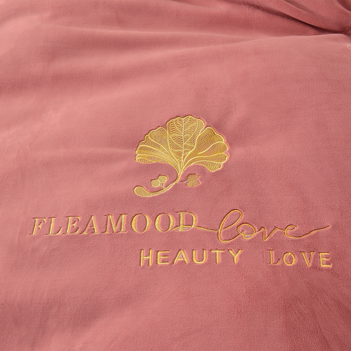 91家纺网 家纺一手货源 找家纺 湘雪家居  2025新款高克重纯色刺绣拼角床单床笠床盖款四件套 浅豆沙