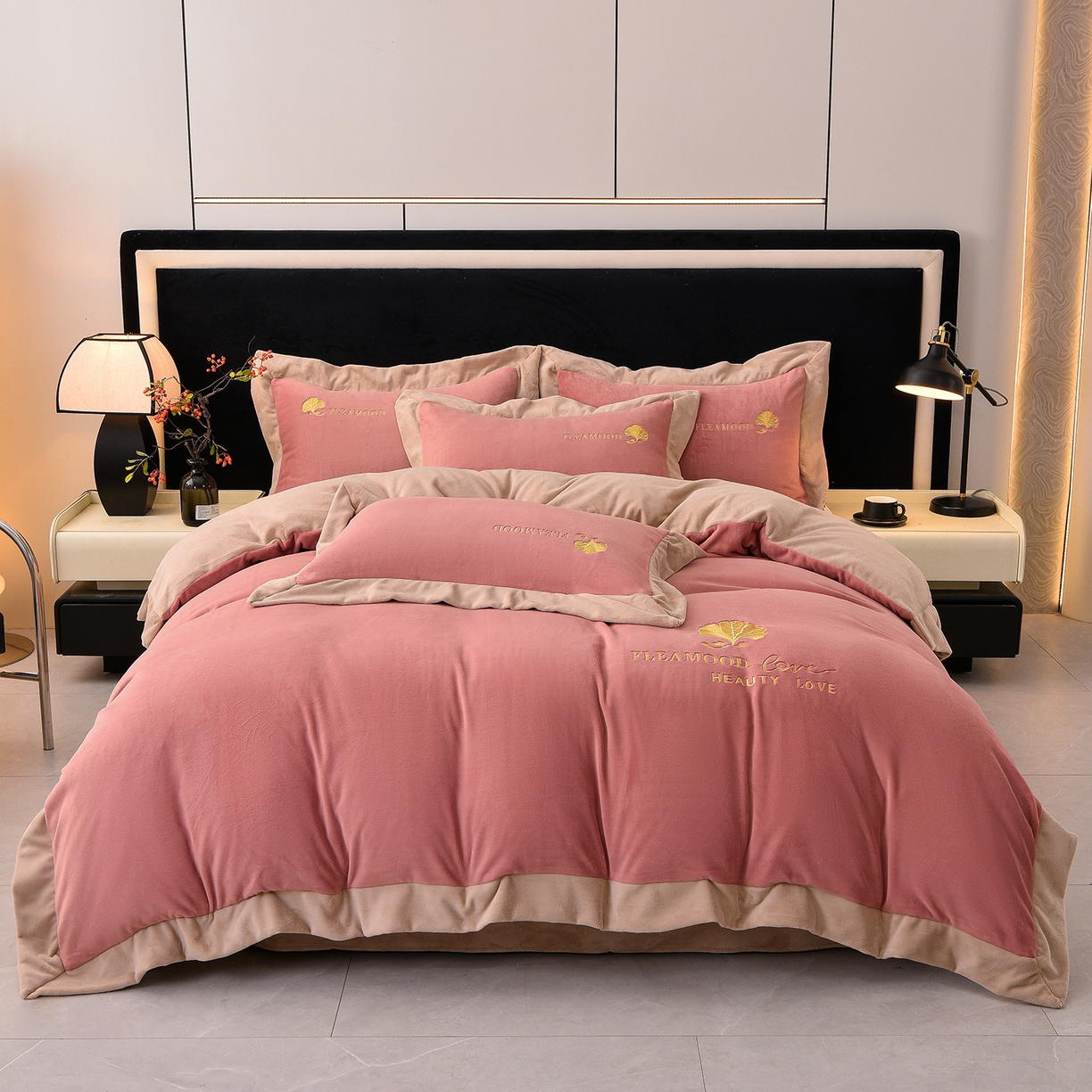 91家纺网 家纺一手货源 找家纺 湘雪家居  2025新款高克重纯色刺绣拼角床单床笠床盖款四件套 浅豆沙