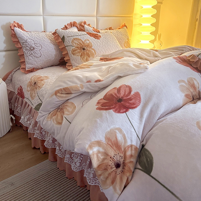 91家纺网 家纺一手货源 找家纺 梦柏家纺 2025新款牛奶绒夹棉床盖四件套 花团锦簇