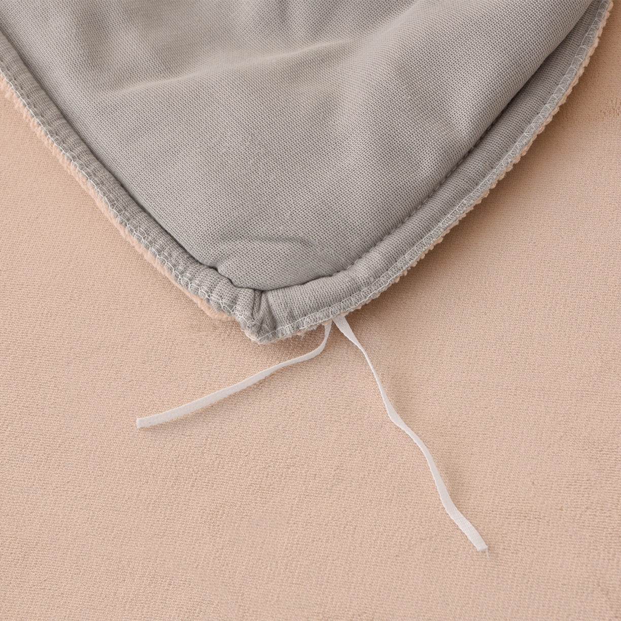 91家纺网 家纺一手货源 找家纺 湘雪家居  2025新款高克重纯色刺绣拼角床单床笠床盖款四件套 浅灰色