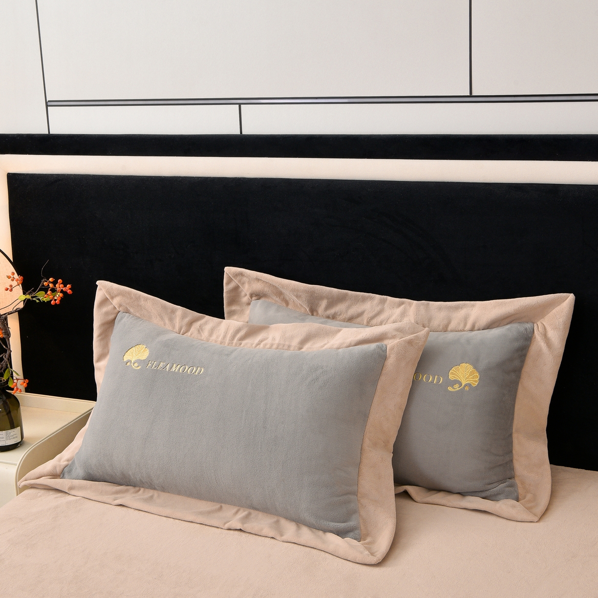 91家纺网 家纺一手货源 找家纺 湘雪家居  2025新款高克重纯色刺绣拼角床单床笠床盖款四件套 浅灰色