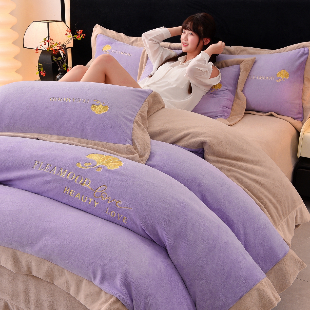 91家纺网 家纺一手货源 找家纺 湘雪家居  2025新款高克重纯色刺绣拼角床单床笠床盖款四件套 熏韵紫