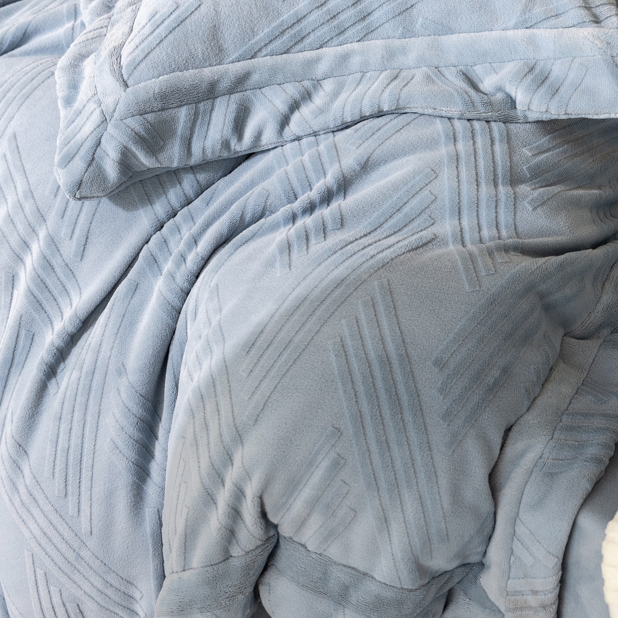 91家纺网 家纺一手货源 找家纺 （总）瑞雪家居 2025新款全消光雕花牛奶绒四件套-元晞