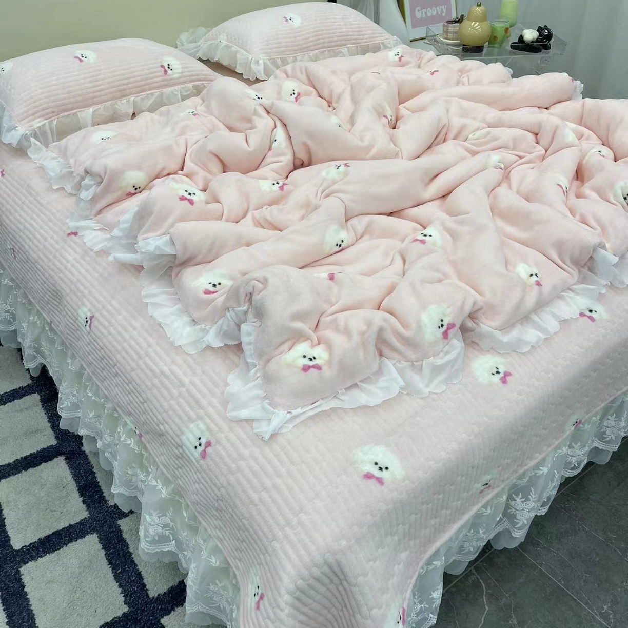 91家纺网 家纺一手货源 找家纺 禧瑞谷 2025新款冬季牛奶绒双层蕾丝花边床盖三件套床盖四件套 粉底小狗