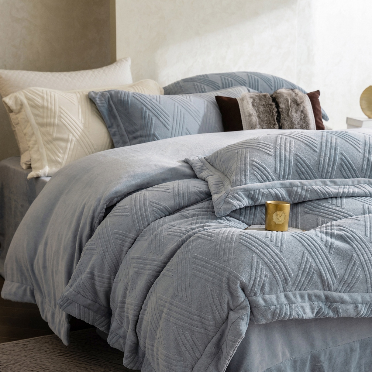 91家纺网 家纺一手货源 找家纺 （总）瑞雪家居 2025新款全消光雕花牛奶绒四件套-元晞