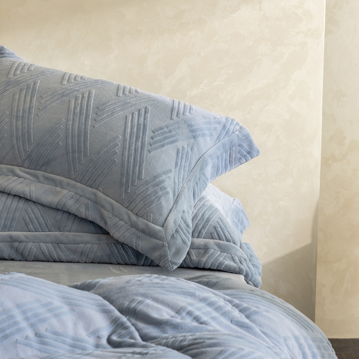 91家纺网 家纺一手货源 找家纺 （总）瑞雪家居 2025新款全消光雕花牛奶绒四件套-元晞