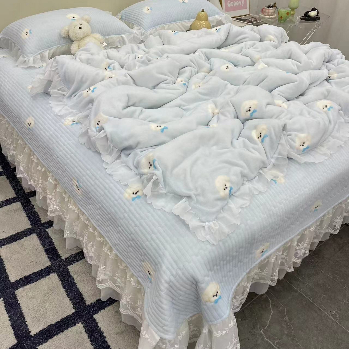 91家纺网 家纺一手货源 找家纺 禧瑞谷 2025新款冬季牛奶绒双层蕾丝花边床盖三件套床盖四件套 蓝底小狗