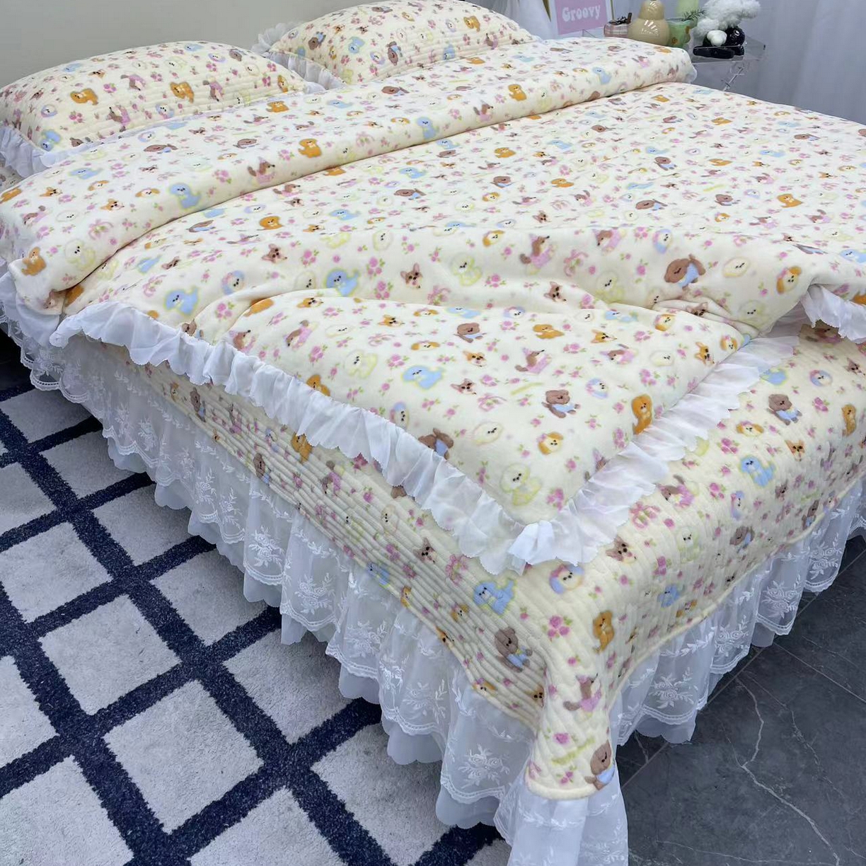 91家纺网 家纺一手货源 找家纺 禧瑞谷 2025新款冬季牛奶绒双层蕾丝花边床盖三件套床盖四件套 奶油小狗