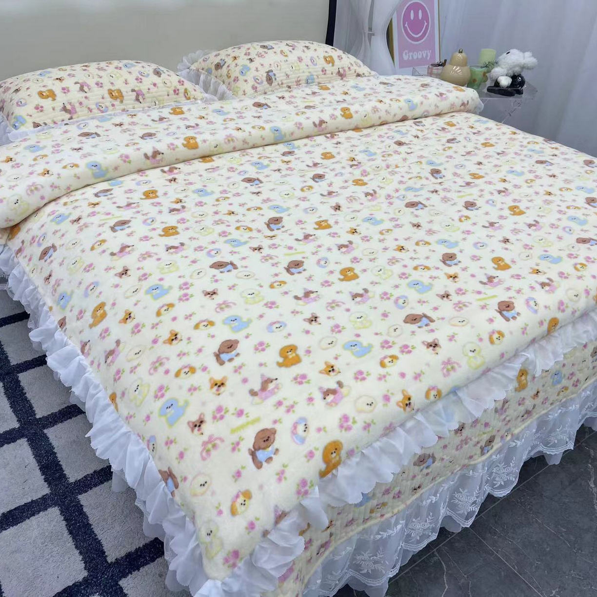 91家纺网 家纺一手货源 找家纺 禧瑞谷 2025新款冬季牛奶绒双层蕾丝花边床盖三件套床盖四件套 奶油小狗