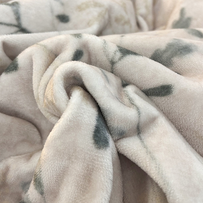 91家纺网 家纺一手货源 找家纺 梦柏家纺 2025新款牛奶绒夹棉床盖四件套 绿荫