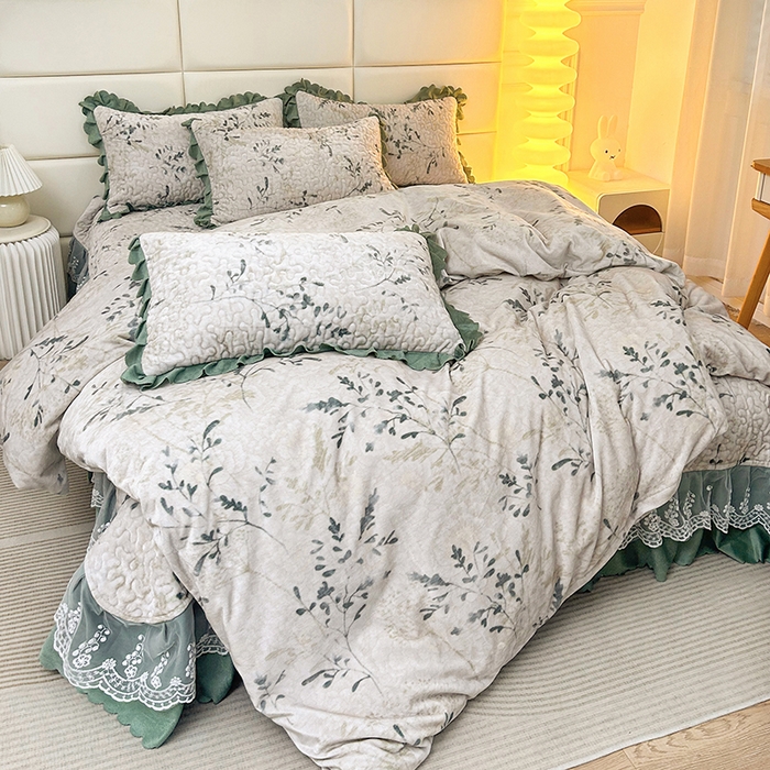 91家纺网 家纺一手货源 找家纺 梦柏家纺 2025新款牛奶绒夹棉床盖四件套 绿荫