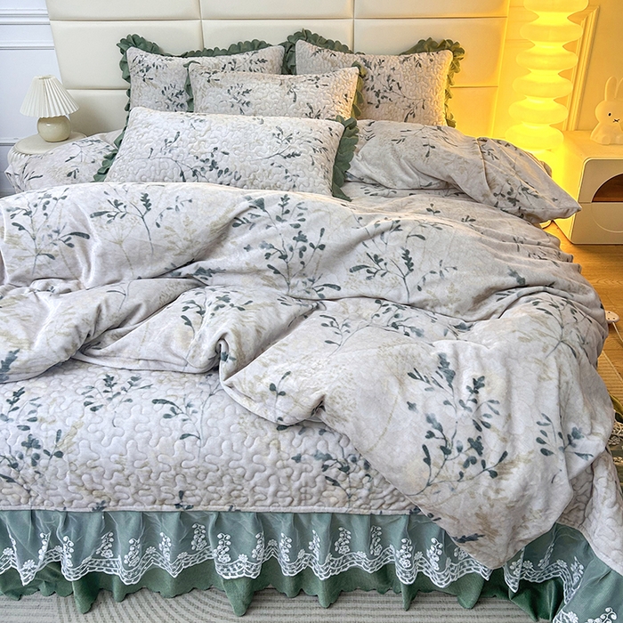 91家纺网 家纺一手货源 找家纺 梦柏家纺 2025新款牛奶绒夹棉床盖四件套 绿荫
