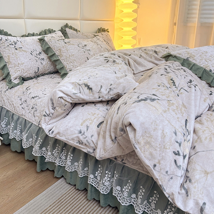 91家纺网 家纺一手货源 找家纺 梦柏家纺 2025新款牛奶绒夹棉床盖四件套 绿荫