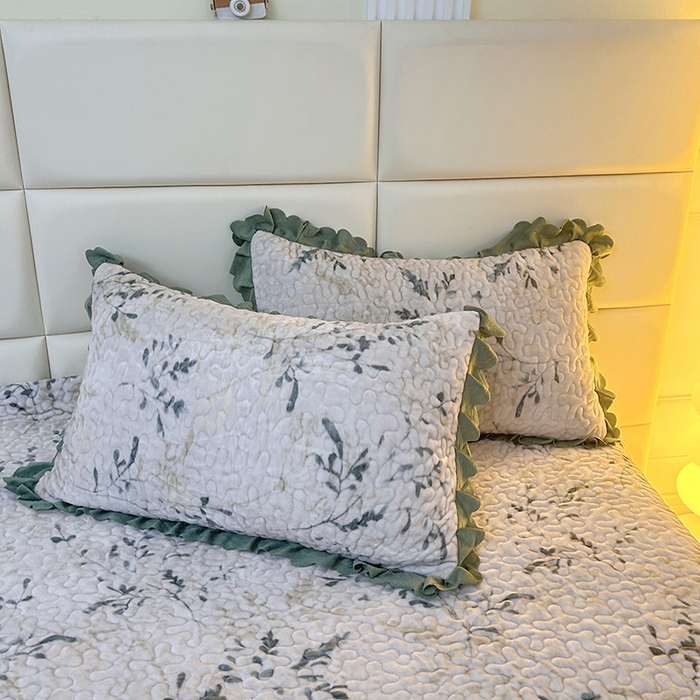 91家纺网 家纺一手货源 找家纺 梦柏家纺 2025新款牛奶绒夹棉床盖四件套 绿荫